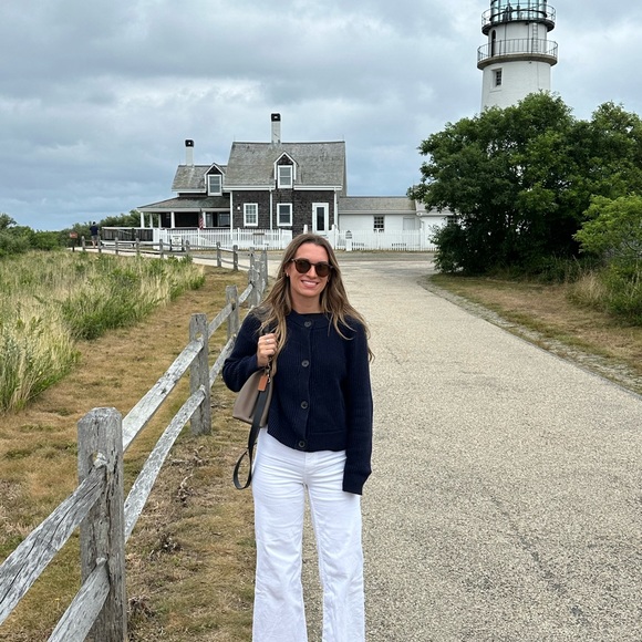 Meet your Posher, Megan - Picture 1 of 2